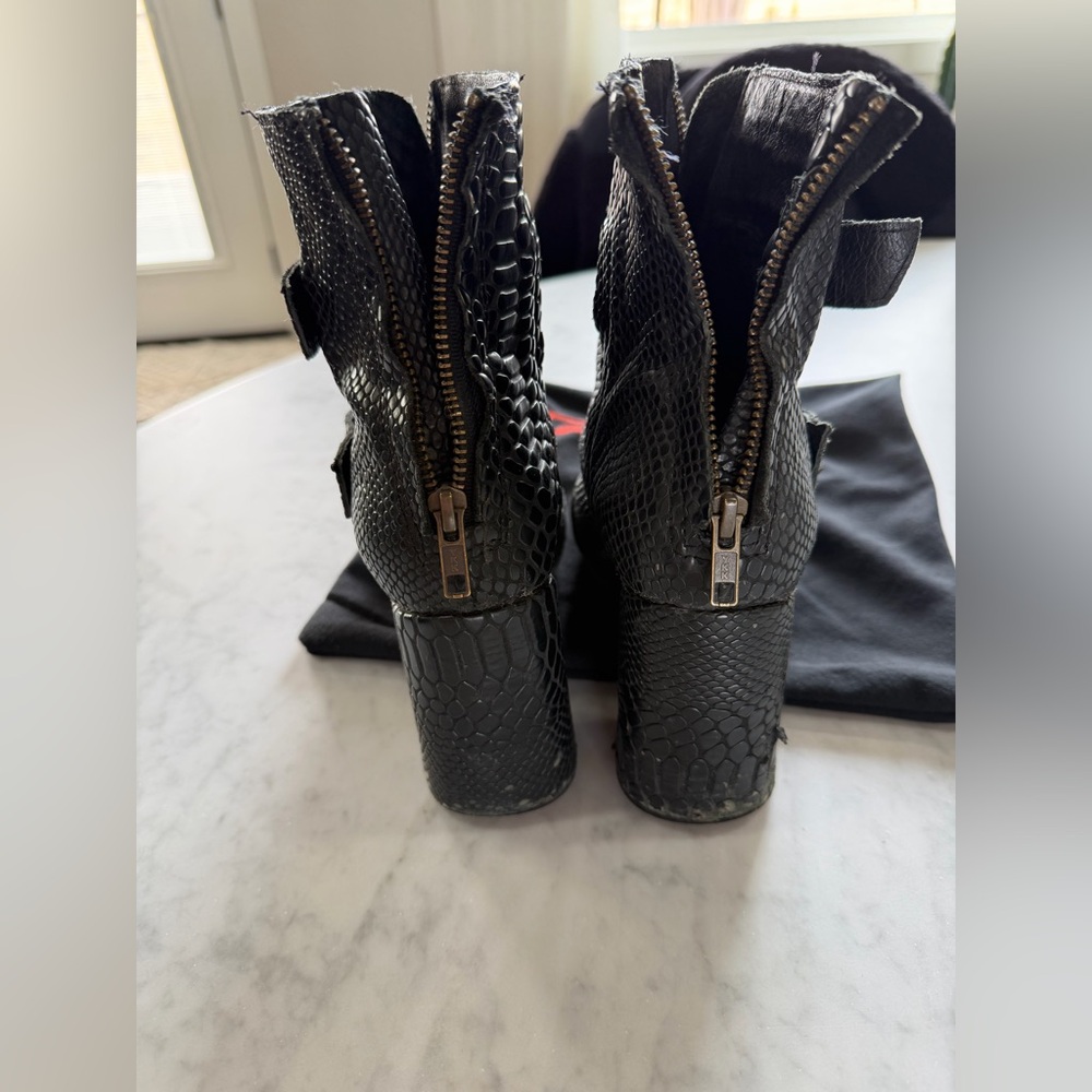 Freebird Joey Black Embossed Snakeskin Leather Booties Size 9 - Picture 5 of 10